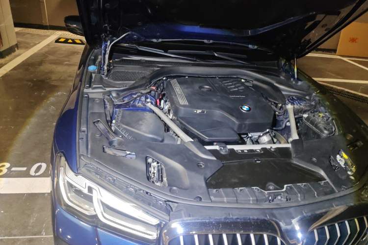 Used BMW 5 Series 2021 525Li M Sport Package Engine Bay Right