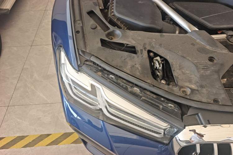 Used BMW 5 Series 2021 525Li M Sport Package Engine Bay Right