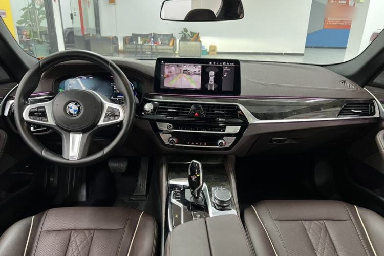 Used BMW 5 Series 2021 Facelifted 525Li M Sport Package Interior 4