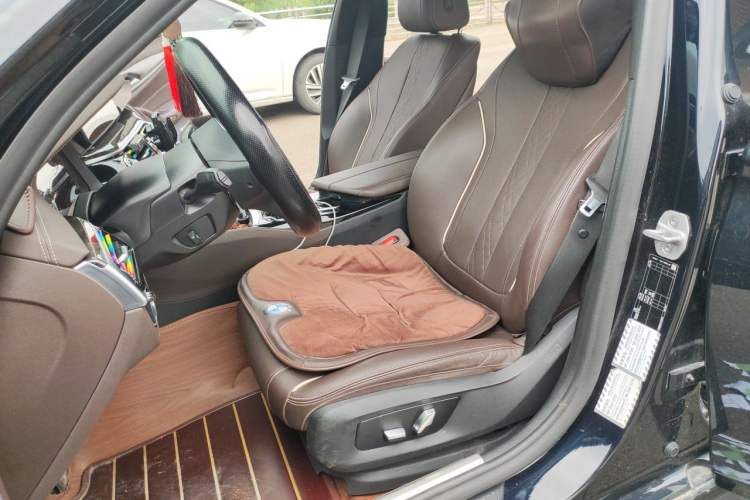 Used BMW 5 Series 2021 525Li M Sport Package Left Front Seat