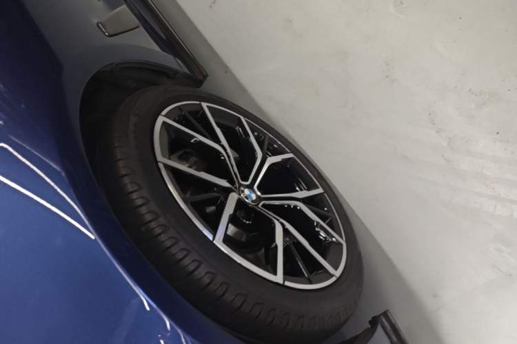 Used BMW 5 Series 2021 530Li Luxury Edition M Sport Package Left Front Wheel Hub