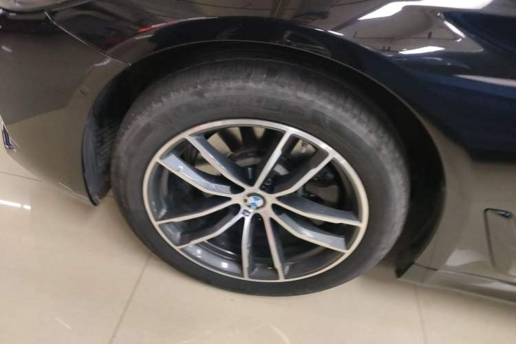 Used BMW 5 Series 2021 525Li M Sport Package Left Front Wheel Hub