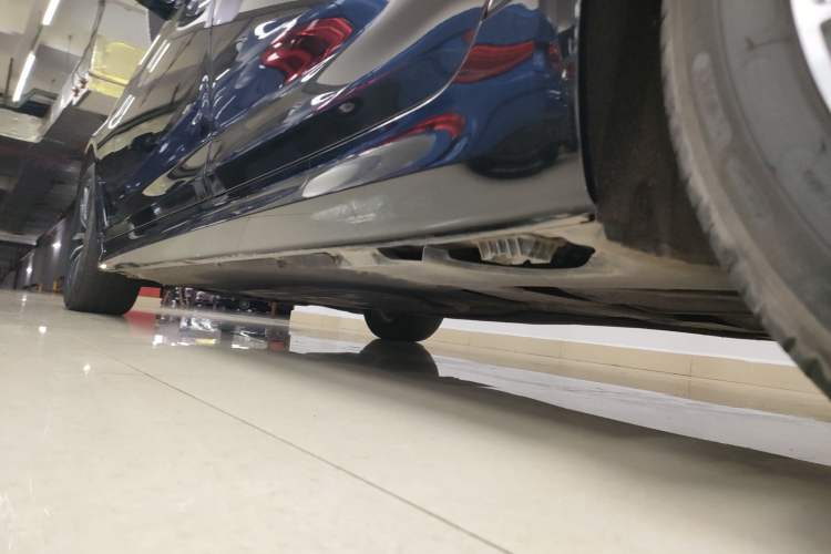 Used BMW 5 Series 2021 525Li M Sport Package Left Side Sill