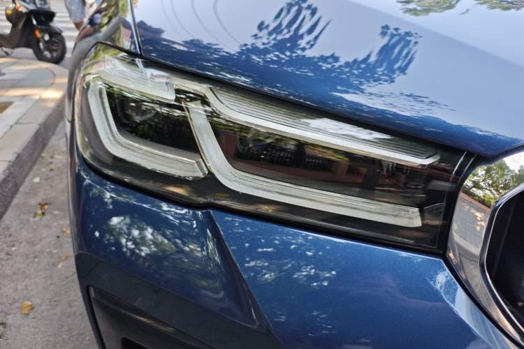 Used BMW 5 Series 2021 530Li Luxury Edition M Sport Package Right Front Headlight