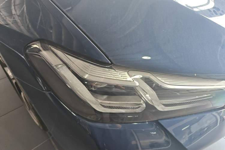 Used BMW 5 Series 2021 Restyled 530Li Luxury Edition M Sport Package Right Front Headlight