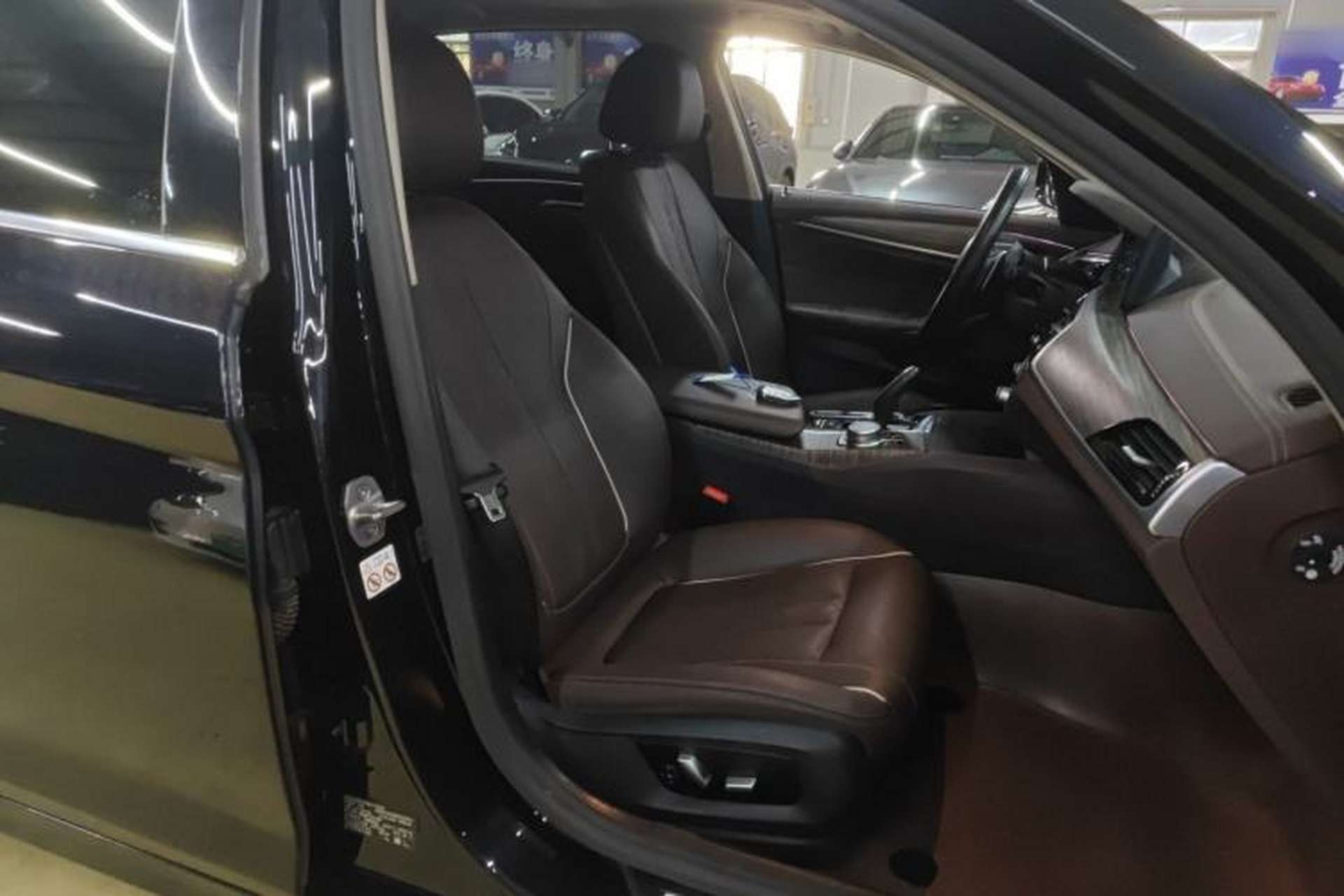 Used BMW 5 Series 2021 530Li Leading Luxury Package Right Front Seat