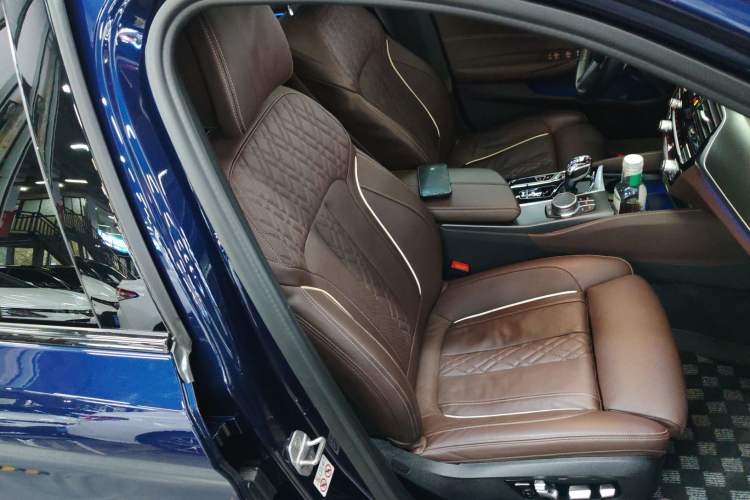 Used BMW 5 Series 2021 540i Sport Line M Sport Package Right Front Seat