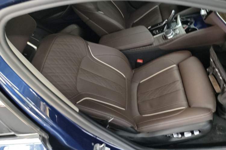 Used BMW 5 Series 2021 530Li Luxury Edition Premium Package Right Front Seat