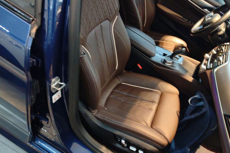 Used BMW 5 Series 2021 Restyled 540i Sport Line with M Sports Package Right Front Seat
