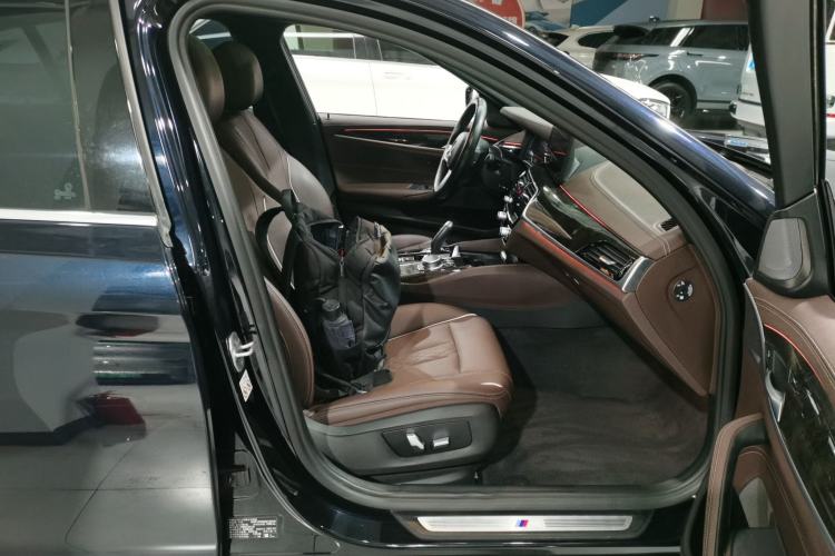 Used BMW 5 Series 2021 Facelifted 525Li M Sport Package Right Front Seat