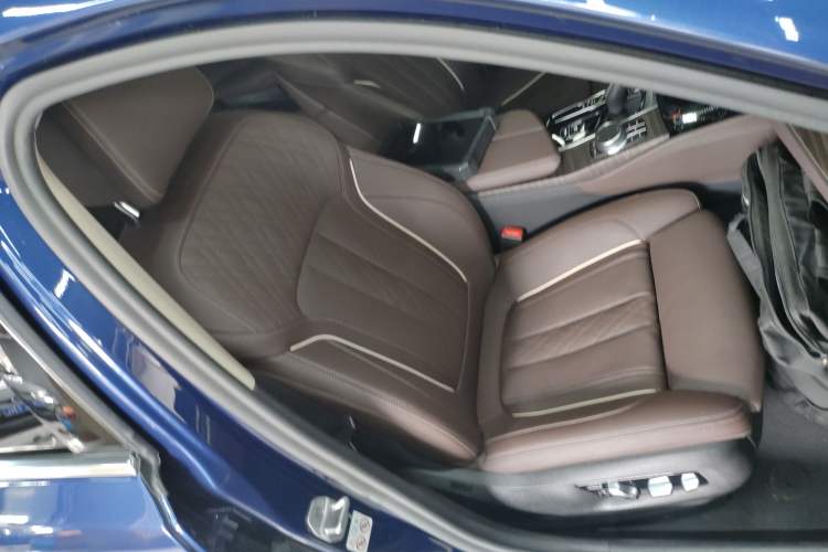 Used BMW 5 Series 2021 530Li Luxury Edition Premium Package Right Front Seat