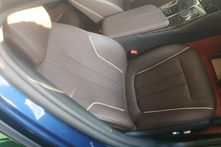 Used BMW 5 Series 2021 525Li M Sport Package Right Front Seat