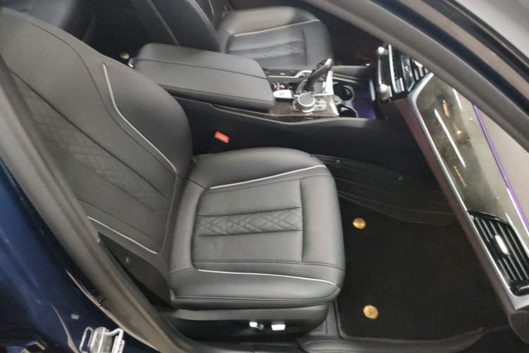 Used BMW 5 Series 2021 525Li M Sport Package Right Front Seat