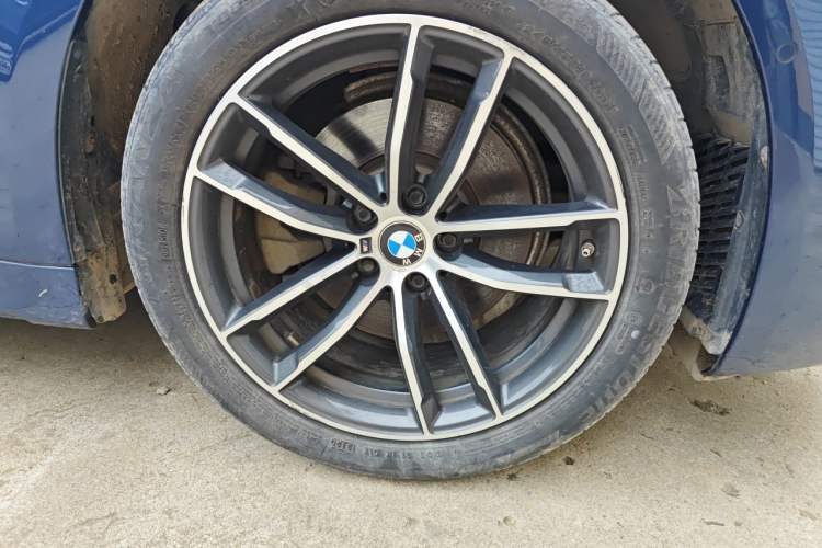 Used BMW 5 Series 2021 525Li M Sport Package Right Front Wheel Hub
