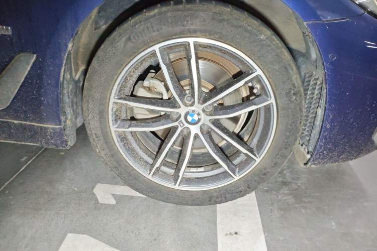 Used BMW 5 Series 2021 525Li M Sport Package Right Front Wheel Hub