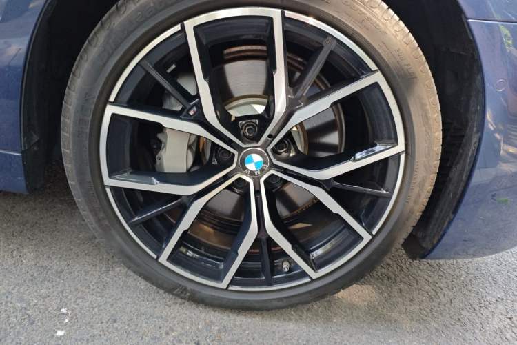 Used BMW 5 Series 2021 530Li Luxury Edition M Sport Package Right Front Wheel Hub
