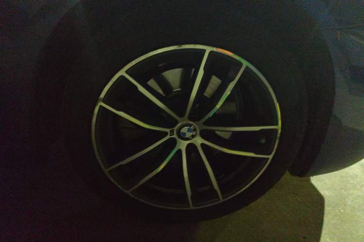 Used BMW 5 Series 2021 525Li M Sport Package Right Front Wheel Hub