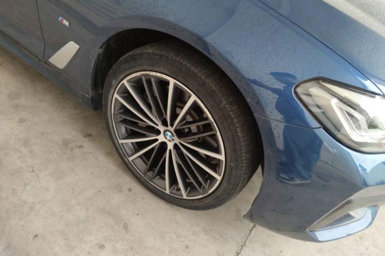 Used BMW 5 Series 2021 530Li Leading Model M Sport Package Right Front Wheel Hub