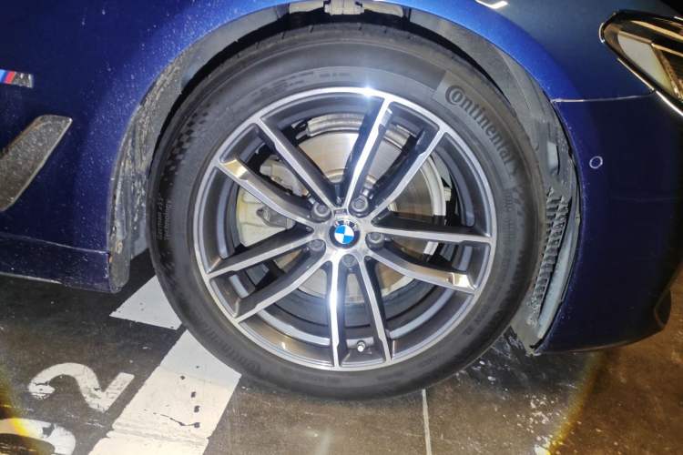 Used BMW 5 Series 2021 525Li M Sport Package Right Front Wheel Hub