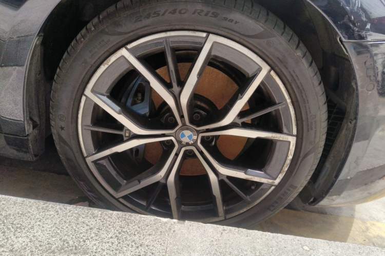 Used BMW 5 Series 2021 530i M Sport Package Right Front Wheel Hub
