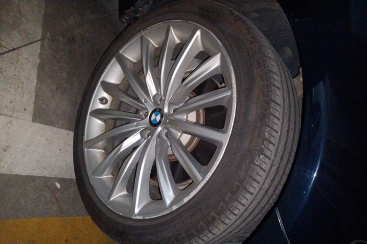 Used BMW 5 Series 2021 530Li Luxury Edition M Sport Package Right Front Wheel Hub