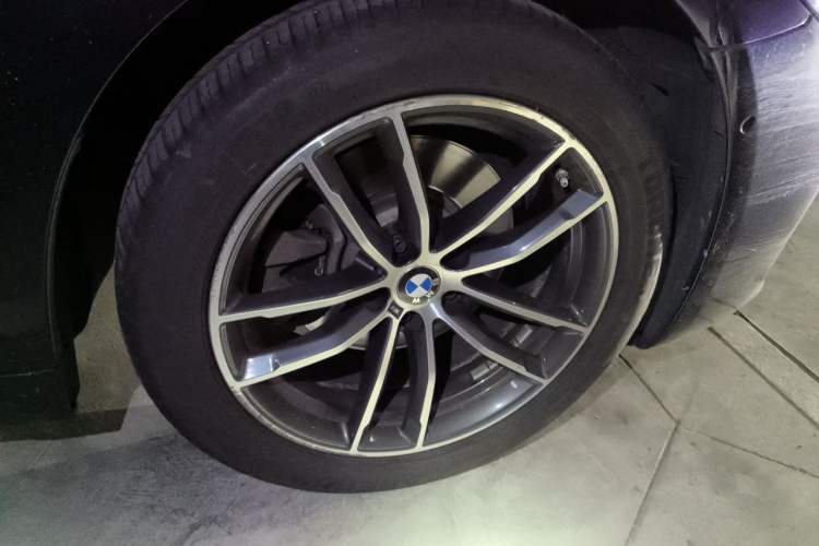 Used BMW 5 Series 2021 525Li M Sport Package Right Front Wheel Hub