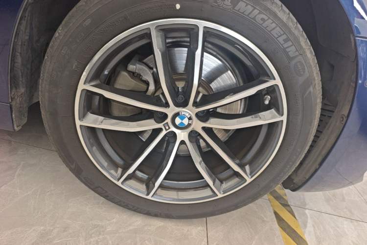 Used BMW 5 Series 2021 525Li M Sport Package Right Front Wheel Hub