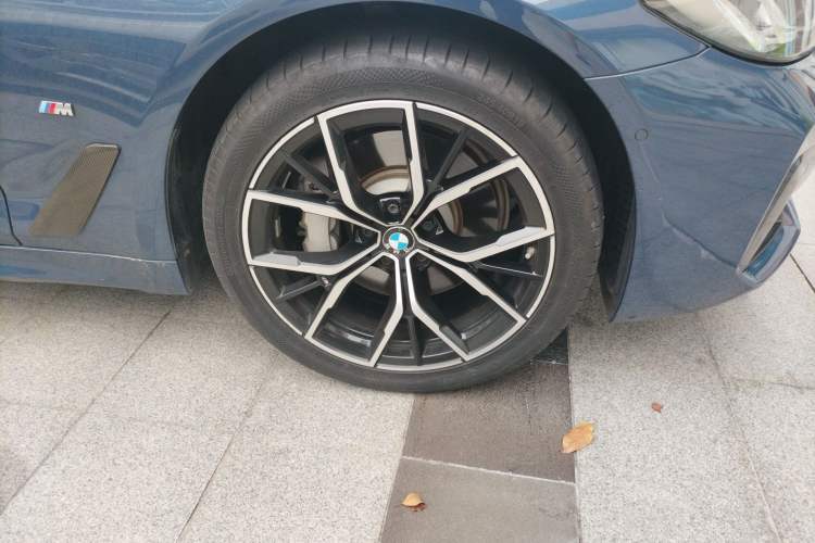 Used BMW 5 Series 2021 530Li Luxury Edition M Sport Package Right Front Wheel Hub