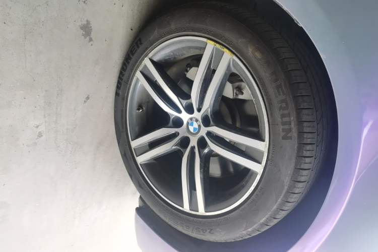 Used BMW 5 Series 2021 Restyled 530Li Leading Edition Luxury Package Right Front Wheel Hub
