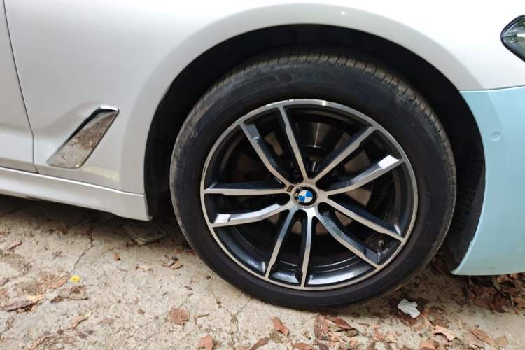 Used BMW 5 Series 2021 525Li Luxury Package Right Front Wheel Hub