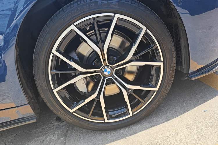 Used BMW 5 Series 2021 530Li Luxury Edition M Sport Package Right Front Wheel Hub