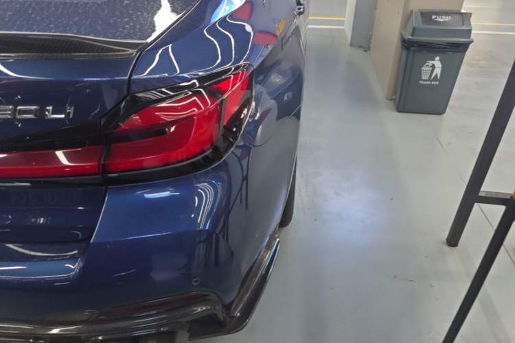 Used BMW 5 Series 2021 530Li Luxury Edition M Sport Package Right Rear Taillight