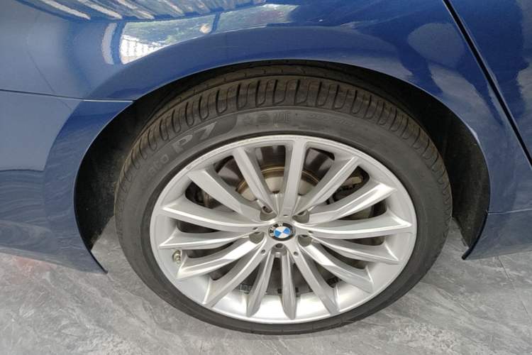 Used BMW 5 Series 2021 530Li Luxury Edition Premium Package Right Rear Wheel Hub
