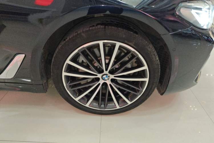 Used BMW 5 Series 2021 530Li xDrive M Sport Package Right Rear Wheel Hub