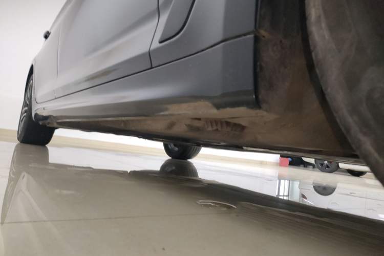 Used BMW 5 Series 2021 525Li M Sport Package Right Side Sill