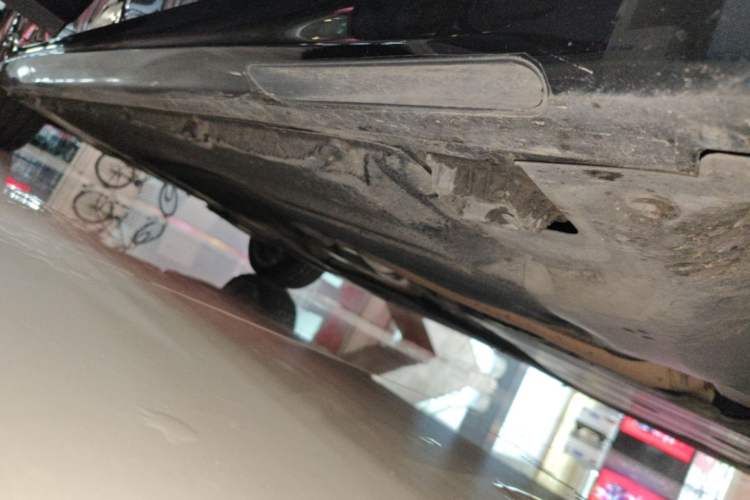 Used BMW 5 Series 2021 530Li xDrive M Sport Package Right Side Sill