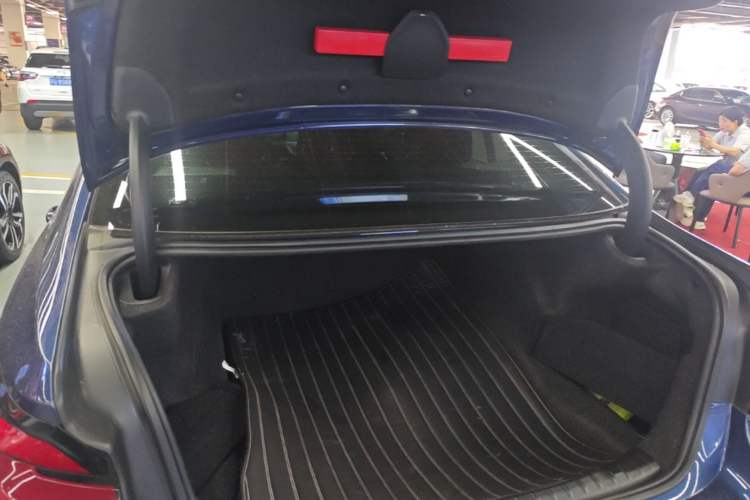 Used BMW 5 Series 2021 530Li Luxury Edition M Sport Package Trunk