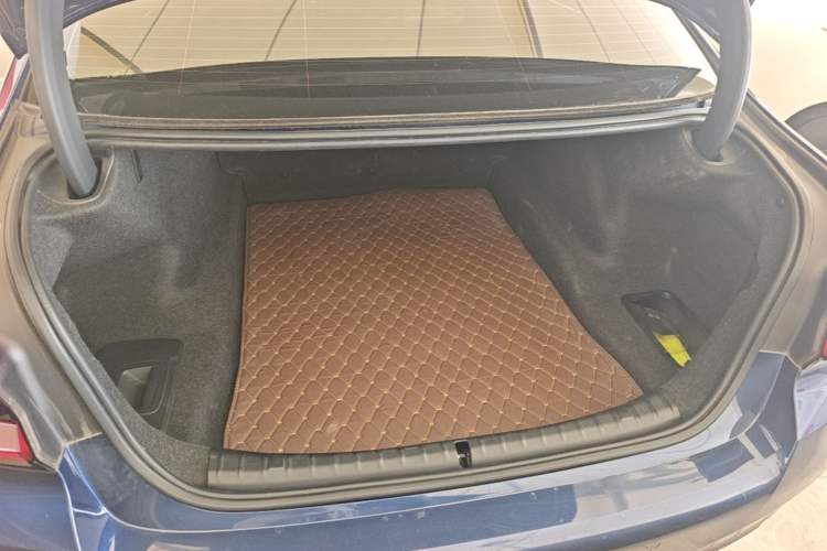 Used BMW 5 Series 2021 525Li M Sport Package Trunk