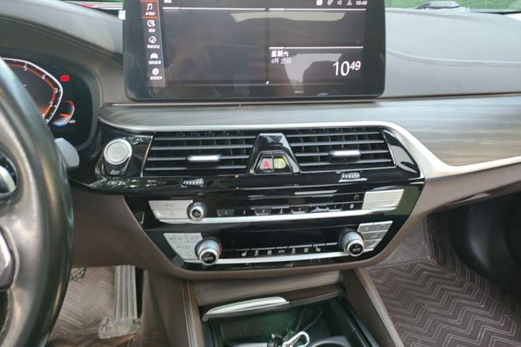 Used BMW 5 Series 2021 530Li Leading Luxury Package Audio And AC Panel