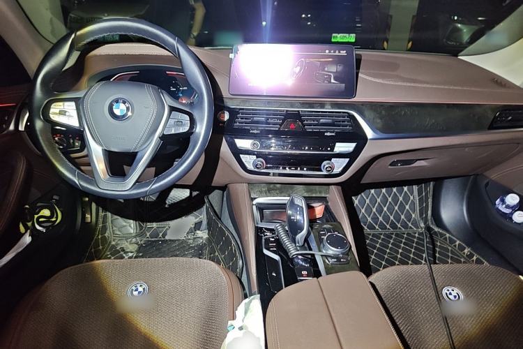 Used BMW 5 Series 2021 525Li Luxury Package Center Console