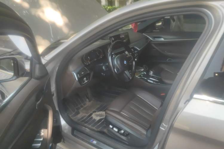 Used BMW 5 Series 2021 530Li Luxury Edition M Sport Package Driver Seat