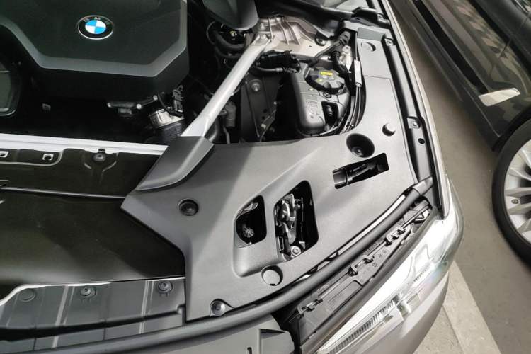 Used BMW 5 Series 2021 525Li Luxury Package Engine Bay Left