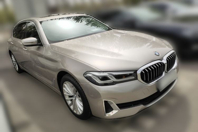 Used BMW 5 Series 2021 525Li Luxury Package Front Right 45 Deg