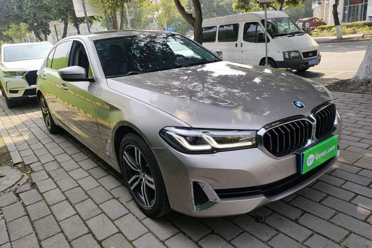 Used BMW 5 Series 2021 530Li Leading Luxury Package Front Right 45 Deg