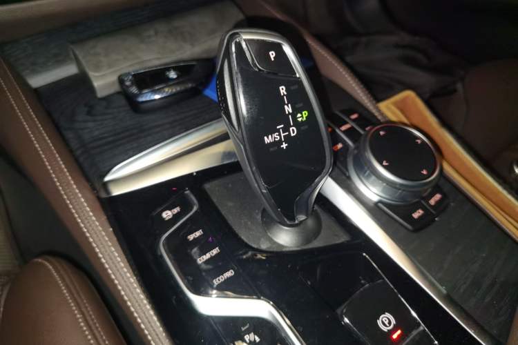 Used BMW 5 Series 2021 530Li Luxury Edition M Sport Package Gear Lever