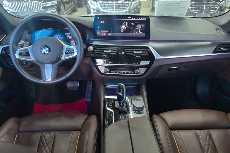 Used BMW 5 Series 2021 Restyled 540i Sport Line with M Sports Package Interior 3