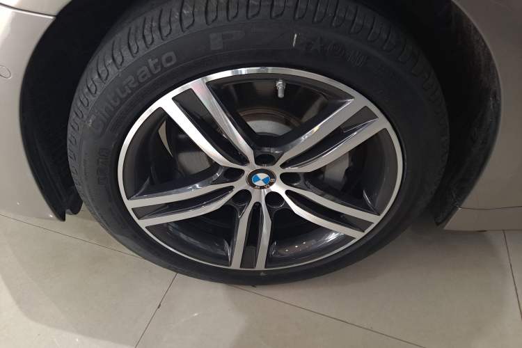 Used BMW 5 Series 2021 530Li Leading Luxury Package Left Front Wheel Hub