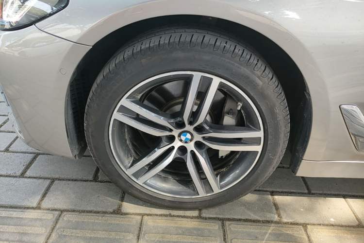 Used BMW 5 Series 2021 530Li Leading Luxury Package Left Front Wheel Hub