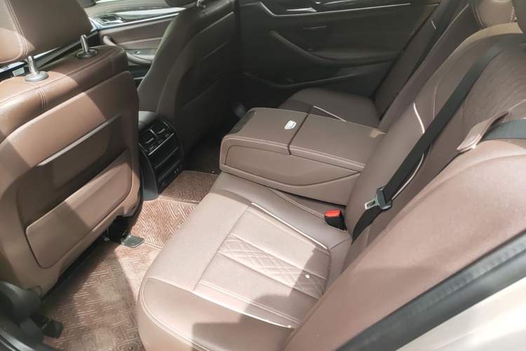Used BMW 5 Series 2021 525Li Luxury Package Left Rear Seat