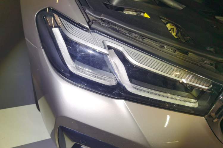 Used BMW 5 Series 2021 530Li Luxury Edition M Sport Package Right Front Headlight